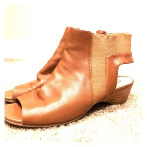Bella Vita open toed booties